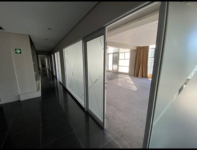 343M² OFFICE TO LET IN WOODSTOCK